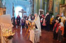 Праздничная Божественная литургия в ночь на 7 января  в Свято-Троицком Архиерейском подворье г.Ирбит