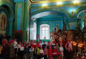 Учащиеся школы №13 г.Ирбита в Пасху посетили Свято-Троицкий храм и воскресную школу